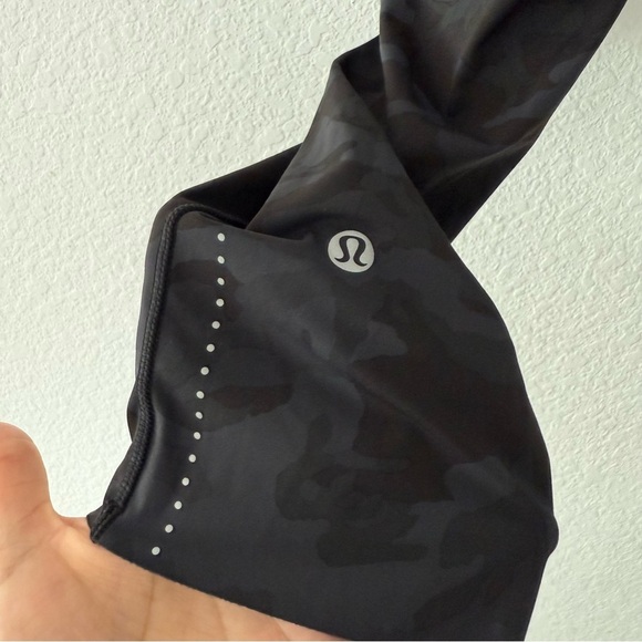 Lululemon- Fast & Free Croo II* Nulux 19”- Size 4 - Picture 5 of 9